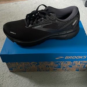 Black Brooks Running Shoes